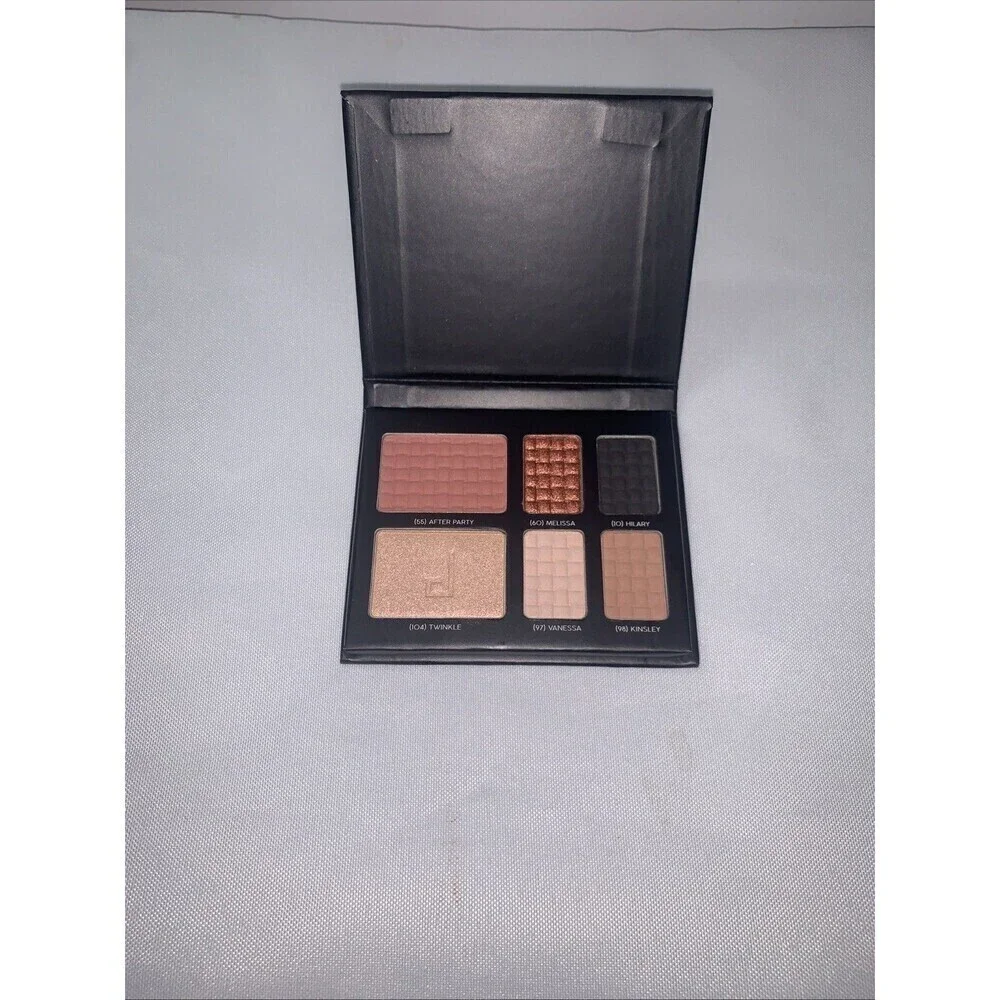 Doucce On The Go Palette - 4 Eyeshadows; 1 Highlighter; 1 Blush - SEALED Package